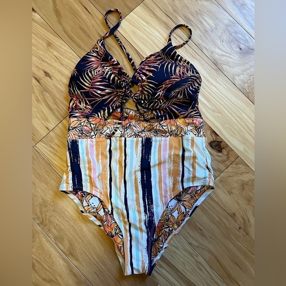 Social Angel Cut Out One Piece Cross Strap Back Floral/Stripes Navy Size Large - Picture 3 of 13